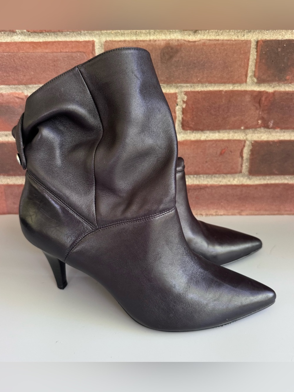 Michael Kors Black Leather Pointed Toe Ankle Booties Kitten Heel US 9M. In great